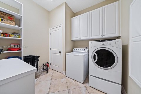 Casa en venta en Cocoa, Florida, 5 dormitorios, 346.25 m2 № 2054822 - foto 27