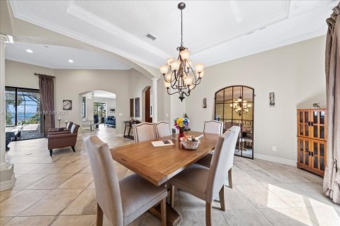 Casa en venta en Cocoa, Florida, 5 dormitorios, 346.25 m2 № 2054822 - foto 5