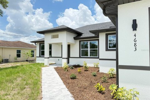 House in North Port, Florida 4 bedrooms, 185.8 sq.m. № 1436804 - photo 3