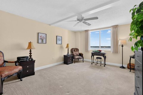 Condo in Daytona Beach, Florida, 2 bedrooms № 2149541 - photo 18