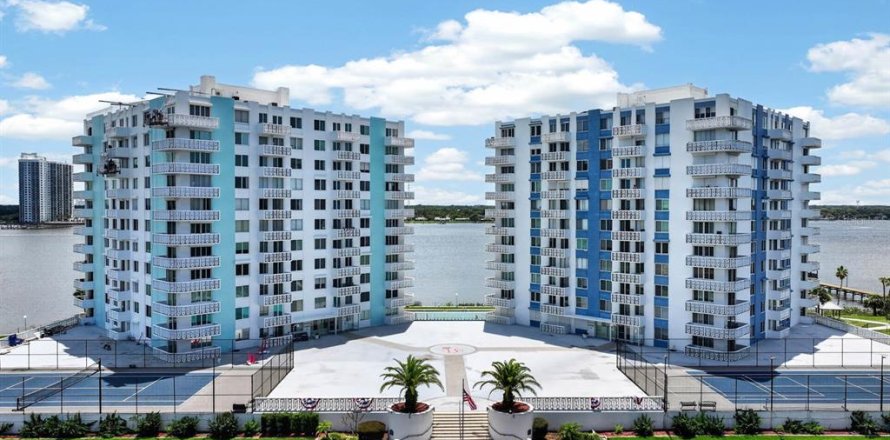 Condo in Daytona Beach, Florida, 2 bedrooms № 2149541