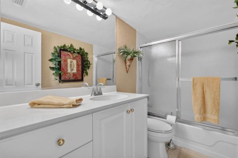 Condo in Daytona Beach, Florida, 2 bedrooms № 2149541 - photo 23