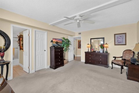 Condo in Daytona Beach, Florida, 2 bedrooms № 2149541 - photo 19