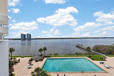Condo in Daytona Beach, Florida, 2 bedrooms № 2149541 - photo 29