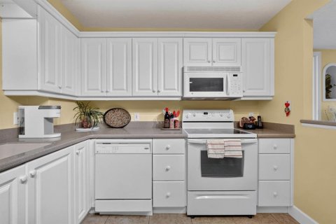 Condo in Daytona Beach, Florida, 2 bedrooms № 2149541 - photo 14