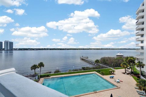 Condo in Daytona Beach, Florida, 2 bedrooms № 2149541 - photo 25