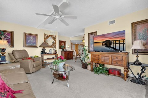 Condo in Daytona Beach, Florida, 2 bedrooms № 2149541 - photo 9