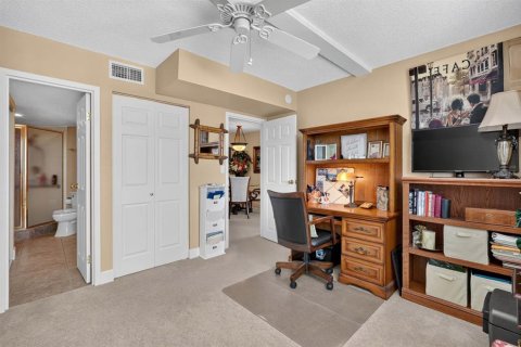 Condo in Daytona Beach, Florida, 2 bedrooms № 2149541 - photo 21