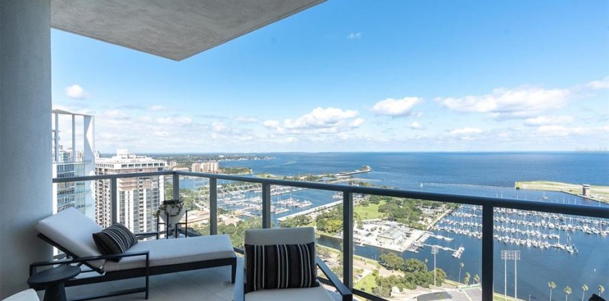Condo in Saint Petersburg, Florida, 3 bedrooms № 2391236