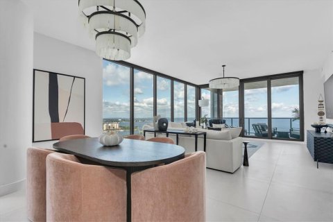 Condo in Saint Petersburg, Florida, 3 bedrooms № 2391236 - photo 9