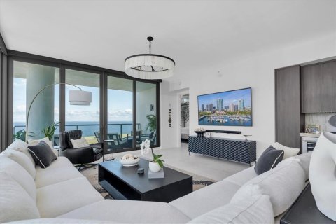 Condo in Saint Petersburg, Florida, 3 bedrooms № 2391236 - photo 16