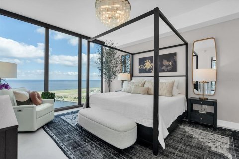 Condo in Saint Petersburg, Florida, 3 bedrooms № 2391236 - photo 10