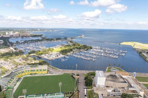 Condo in Saint Petersburg, Florida, 3 bedrooms № 2391236 - photo 8