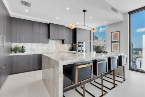 Condo in Saint Petersburg, Florida, 3 bedrooms № 2391236 - photo 4