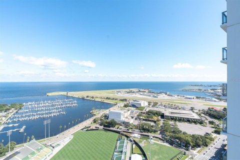 Condo in Saint Petersburg, Florida, 3 bedrooms № 2391236 - photo 13