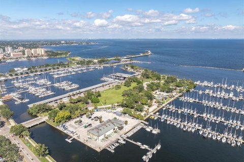 Condo in Saint Petersburg, Florida, 3 bedrooms № 2391236 - photo 5