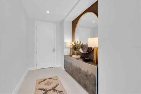 Condo in Saint Petersburg, Florida, 3 bedrooms № 2391236 - photo 11