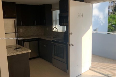 Condo in Miami Beach, Florida, 1 bedroom  № 1862244 - photo 18