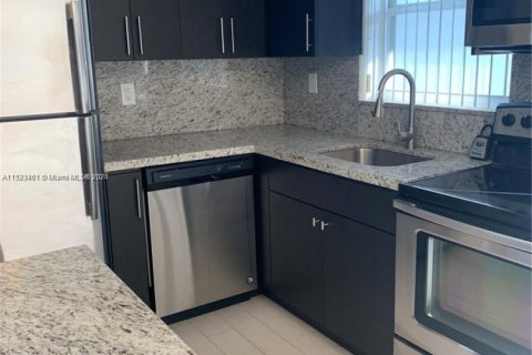 Condo in Miami Beach, Florida, 1 bedroom  № 1862244 - photo 14