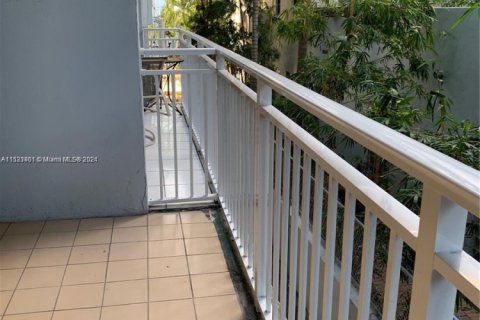 Condo in Miami Beach, Florida, 1 bedroom  № 1862244 - photo 2