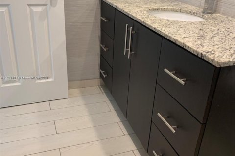 Condo in Miami Beach, Florida, 1 bedroom  № 1862244 - photo 9