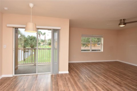 Condo in Bunnell, Florida, 2 bedrooms № 2148229 - photo 8