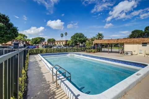 Townhouse in North Lauderdale, Florida 3 bedrooms, 130.34 sq.m. № 1841081 - photo 5