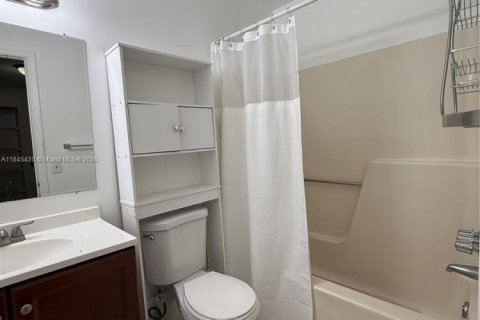 Townhouse in North Lauderdale, Florida 3 bedrooms, 130.34 sq.m. № 1841081 - photo 24