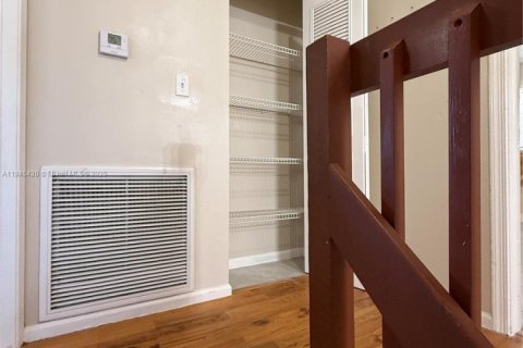 Townhouse in North Lauderdale, Florida 3 bedrooms, 130.34 sq.m. № 1841081 - photo 17