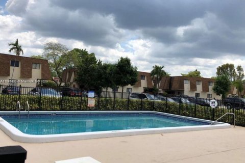 Townhouse in North Lauderdale, Florida 3 bedrooms, 130.34 sq.m. № 1841081 - photo 4
