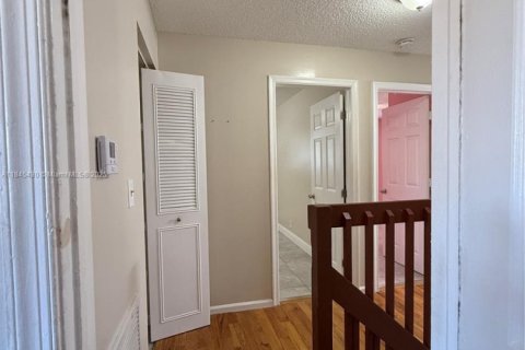 Townhouse in North Lauderdale, Florida 3 bedrooms, 130.34 sq.m. № 1841081 - photo 20