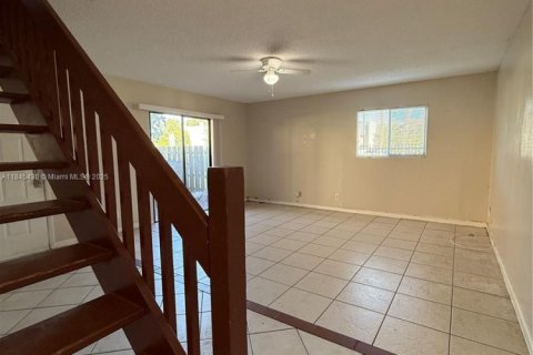 Townhouse in North Lauderdale, Florida 3 bedrooms, 130.34 sq.m. № 1841081 - photo 12