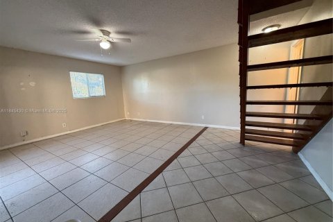 Townhouse in North Lauderdale, Florida 3 bedrooms, 130.34 sq.m. № 1841081 - photo 7