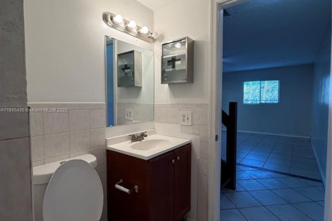 Townhouse in North Lauderdale, Florida 3 bedrooms, 130.34 sq.m. № 1841081 - photo 11