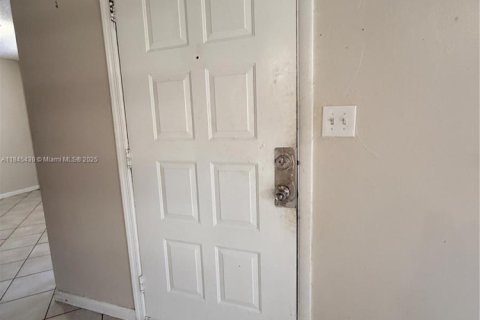Townhouse in North Lauderdale, Florida 3 bedrooms, 130.34 sq.m. № 1841081 - photo 14