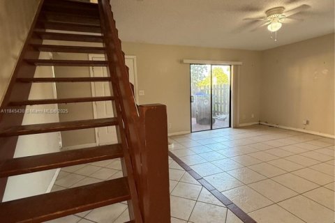 Townhouse in North Lauderdale, Florida 3 bedrooms, 130.34 sq.m. № 1841081 - photo 13