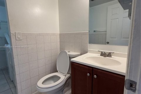 Townhouse in North Lauderdale, Florida 3 bedrooms, 130.34 sq.m. № 1841081 - photo 9