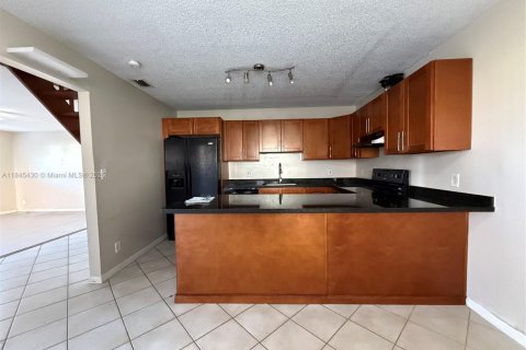 Townhouse in North Lauderdale, Florida 3 bedrooms, 130.34 sq.m. № 1841081 - photo 15