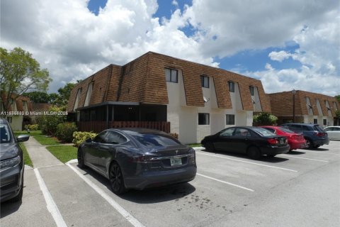 Townhouse in North Lauderdale, Florida 3 bedrooms, 130.34 sq.m. № 1841081 - photo 2