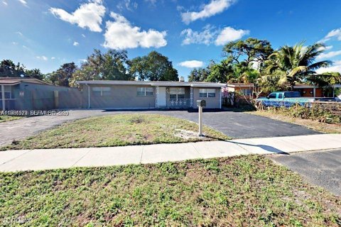 House in Fort Lauderdale, Florida 5 bedrooms, 164.25 sq.m. № 2021981