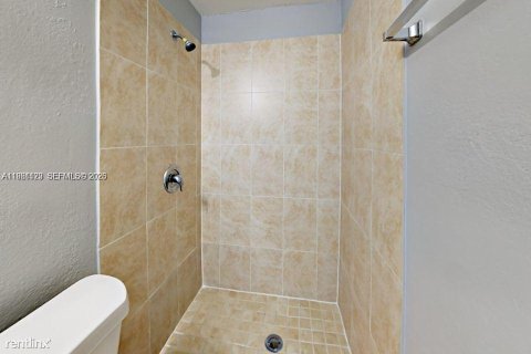 House in Fort Lauderdale, Florida 5 bedrooms, 164.25 sq.m. № 2021981 - photo 7