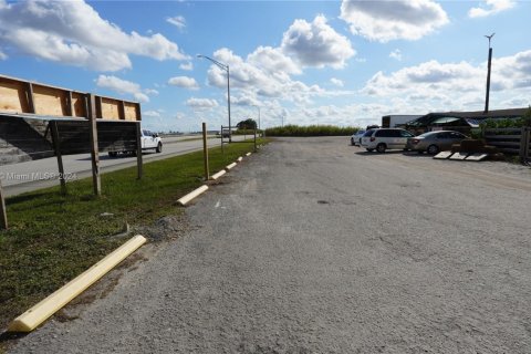 Commercial property in Miami, Florida № 1456264 - photo 2