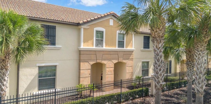 Adosado en Kissimmee, Florida 4 dormitorios, 210.24 m2 № 2195460