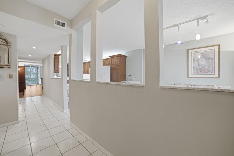 Купить кондоминиум в Тамарак, Флорида 1 комната, 139.35м2, № 2247865 - фото 24