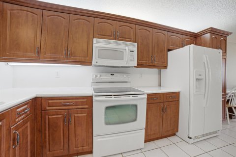 Купить кондоминиум в Тамарак, Флорида 1 комната, 139.35м2, № 2247865 - фото 10
