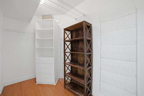 Купить кондоминиум в Тамарак, Флорида 1 комната, 139.35м2, № 2247865 - фото 16