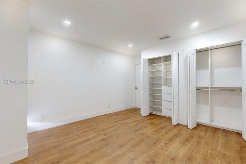 Снять в аренду таунхаус в Плантация, Флорида 4 спальни, 187.66м2, № 1987854 - фото 29