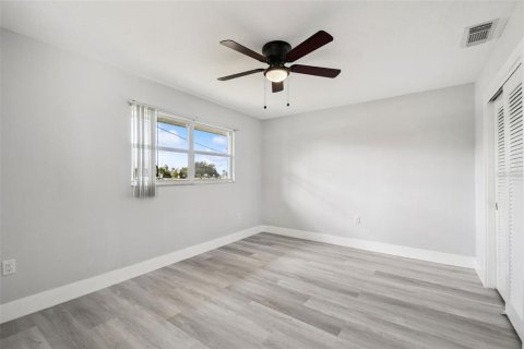 House in New Port Richey, Florida 2 bedrooms, 87.79 sq.m. № 2125066 - photo 20
