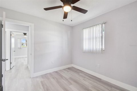 House in New Port Richey, Florida 2 bedrooms, 87.79 sq.m. № 2125066 - photo 24