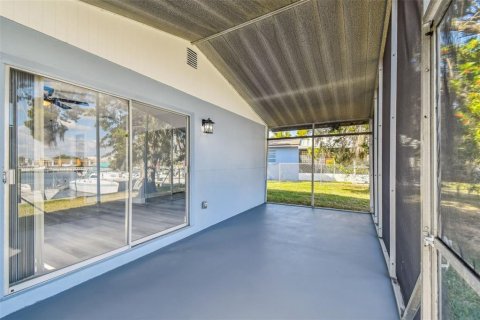 House in New Port Richey, Florida 2 bedrooms, 87.79 sq.m. № 2125066 - photo 25